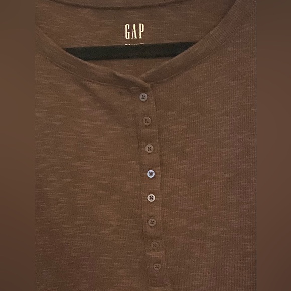 Gap woman’s ribbed Henley. Size XL. NWOT - Picture 2 of 7